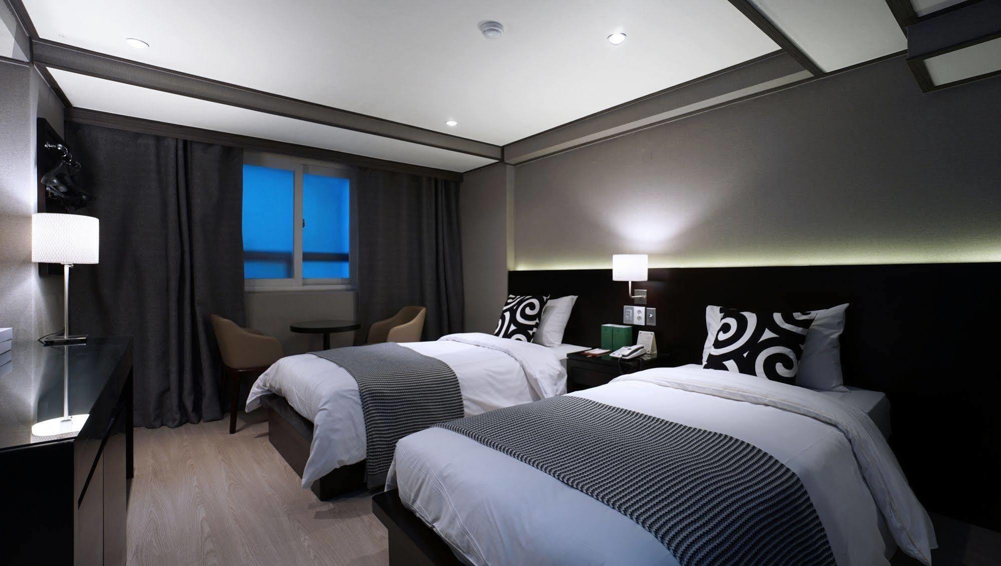 Insadong Crown Hotel Seoul Exterior photo
