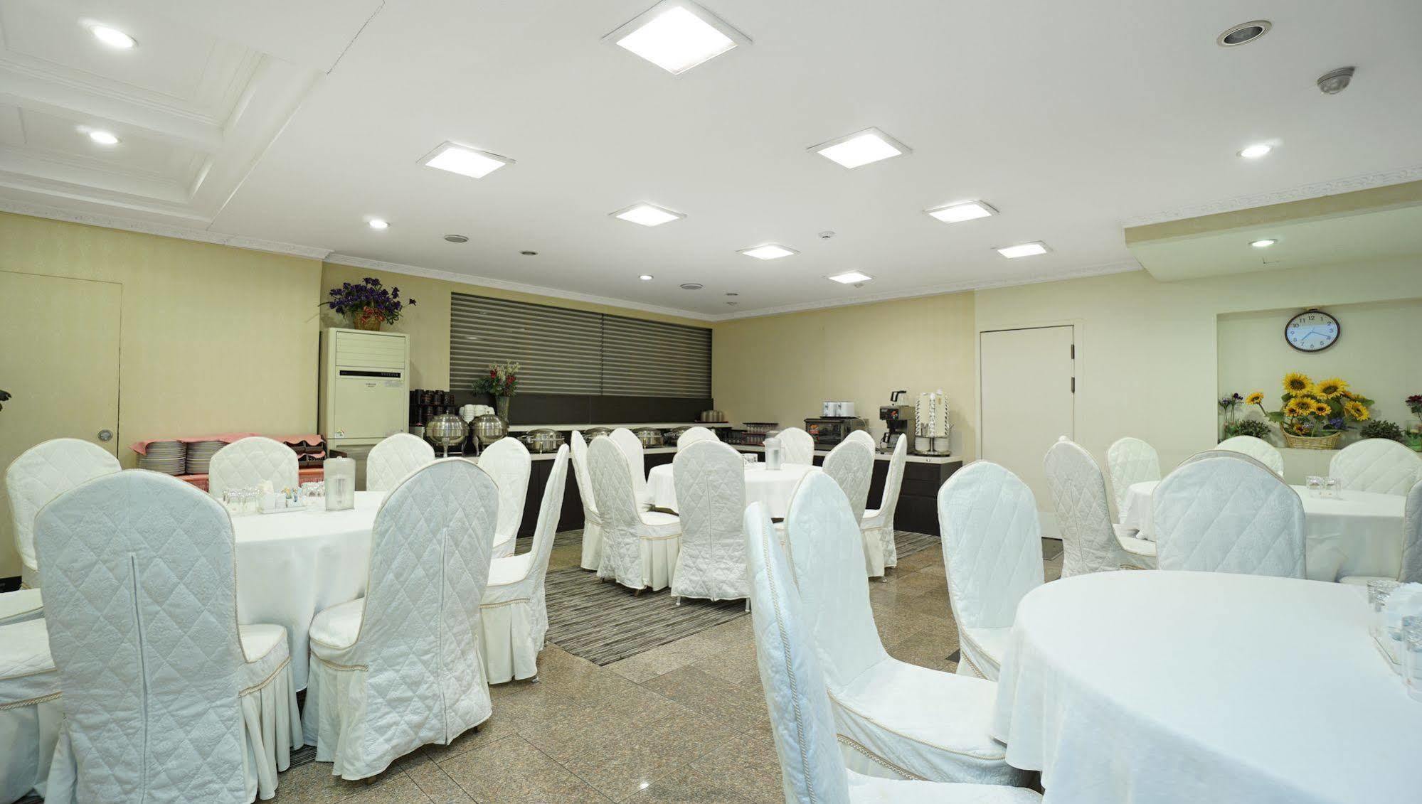 Insadong Crown Hotel Seoul Exterior photo