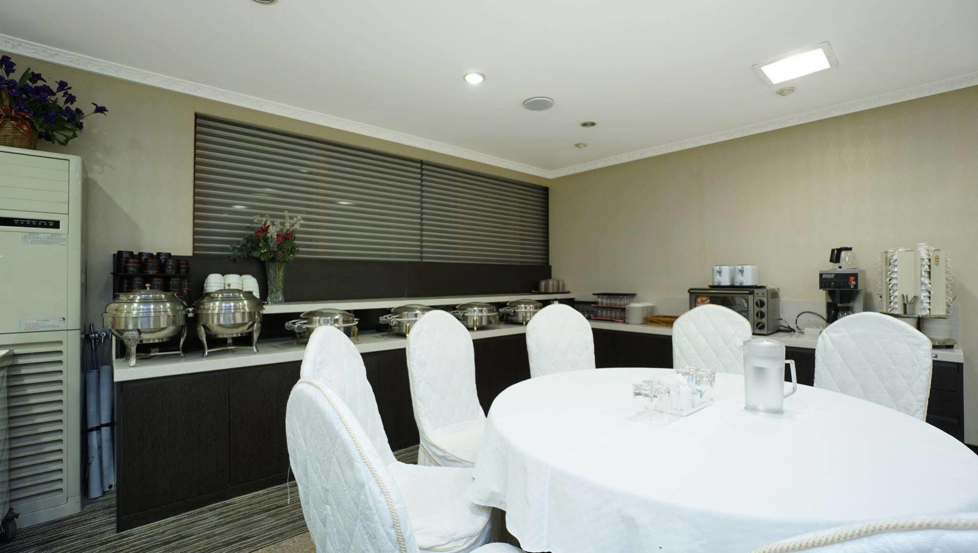 Insadong Crown Hotel Seoul Exterior photo